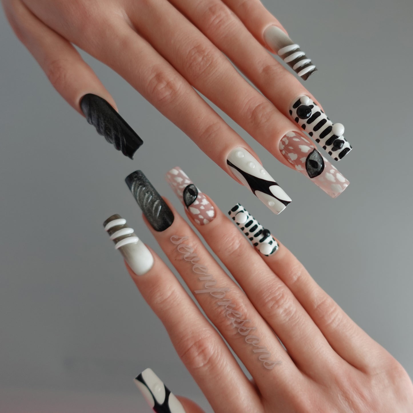 🖤 Midnight Reflex — 3D Vision Nails  2510231