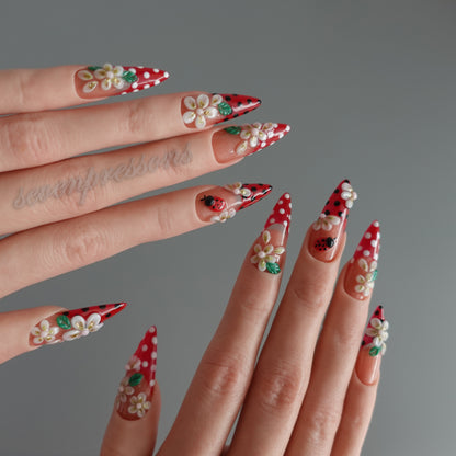 🌼 Ladybug Picnic — Press-On Nail Set  2510237