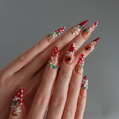 🌼 Ladybug Picnic — Press-On Nail Set  2510237