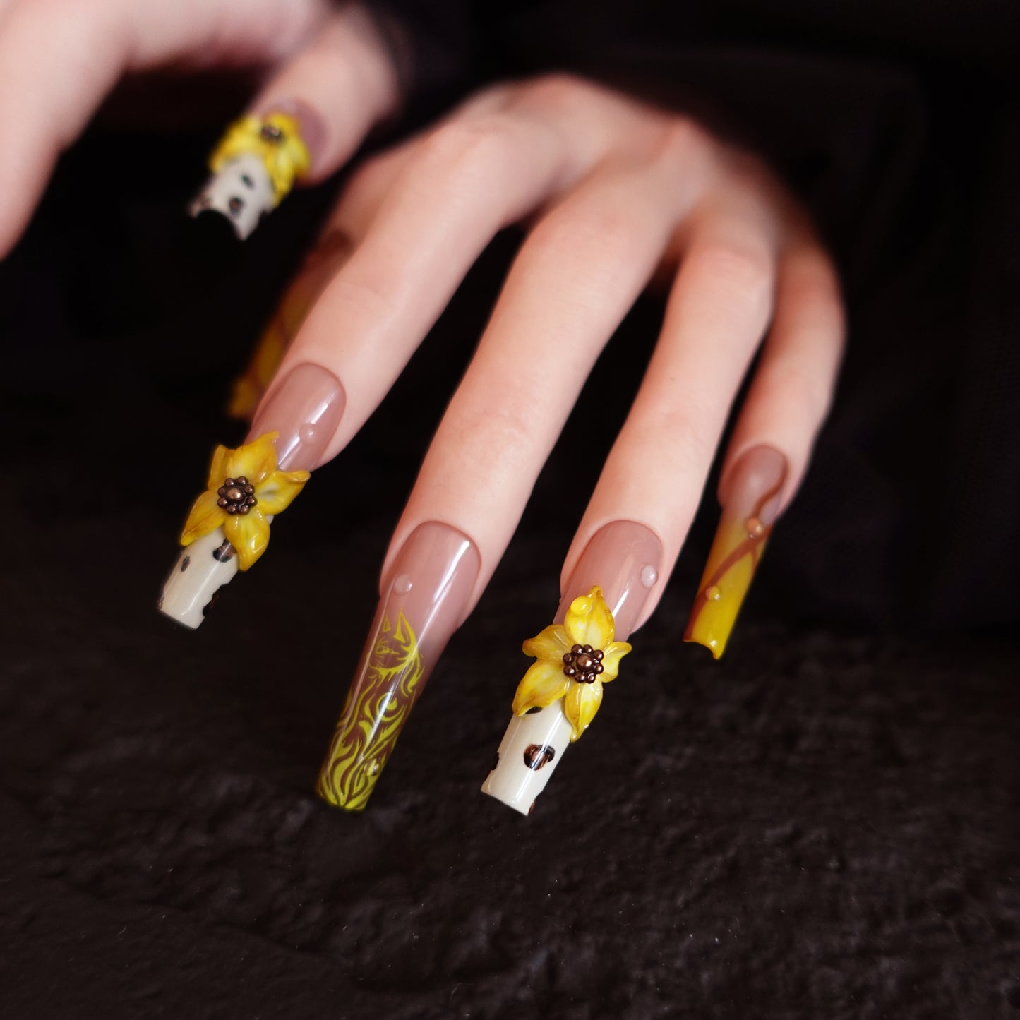 🌻 Product Name: Golden Ember 2505202